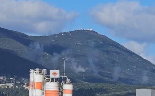 По меньшей мере 10 ракет ударили по открытой местности возле горы Мерон